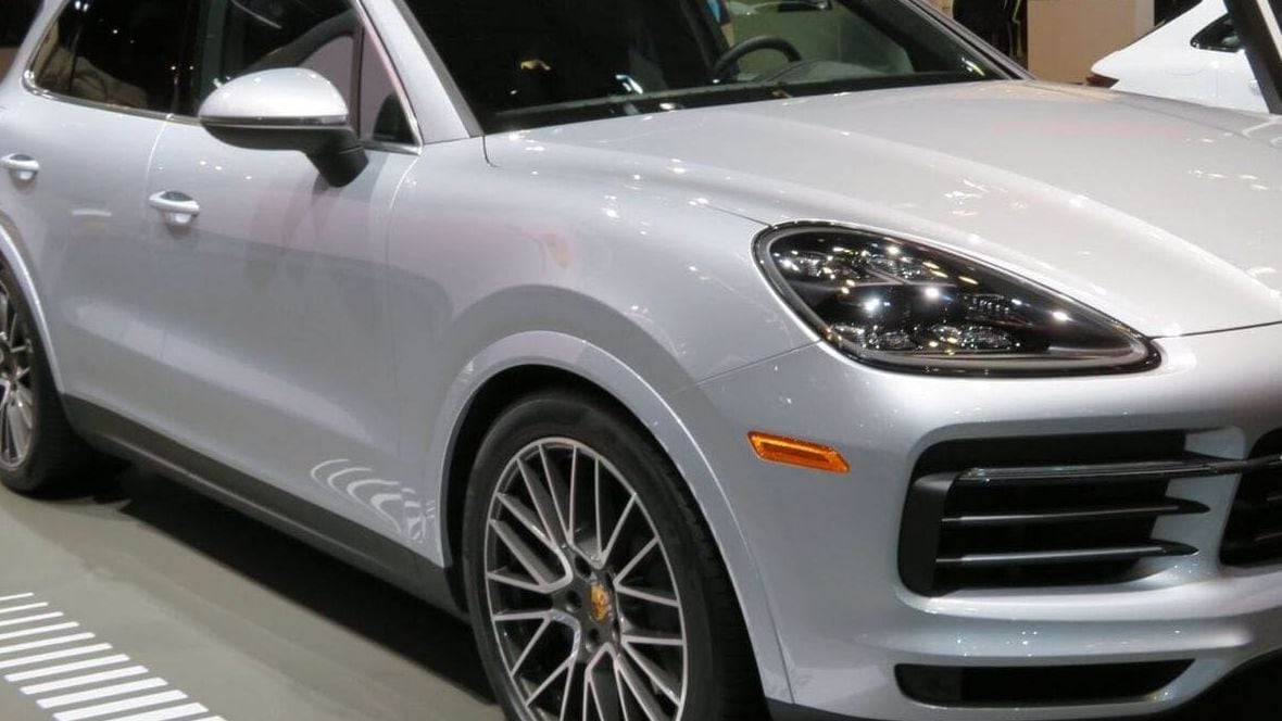 Porsche Cayenne plateado · SUV de la flota Tourevo