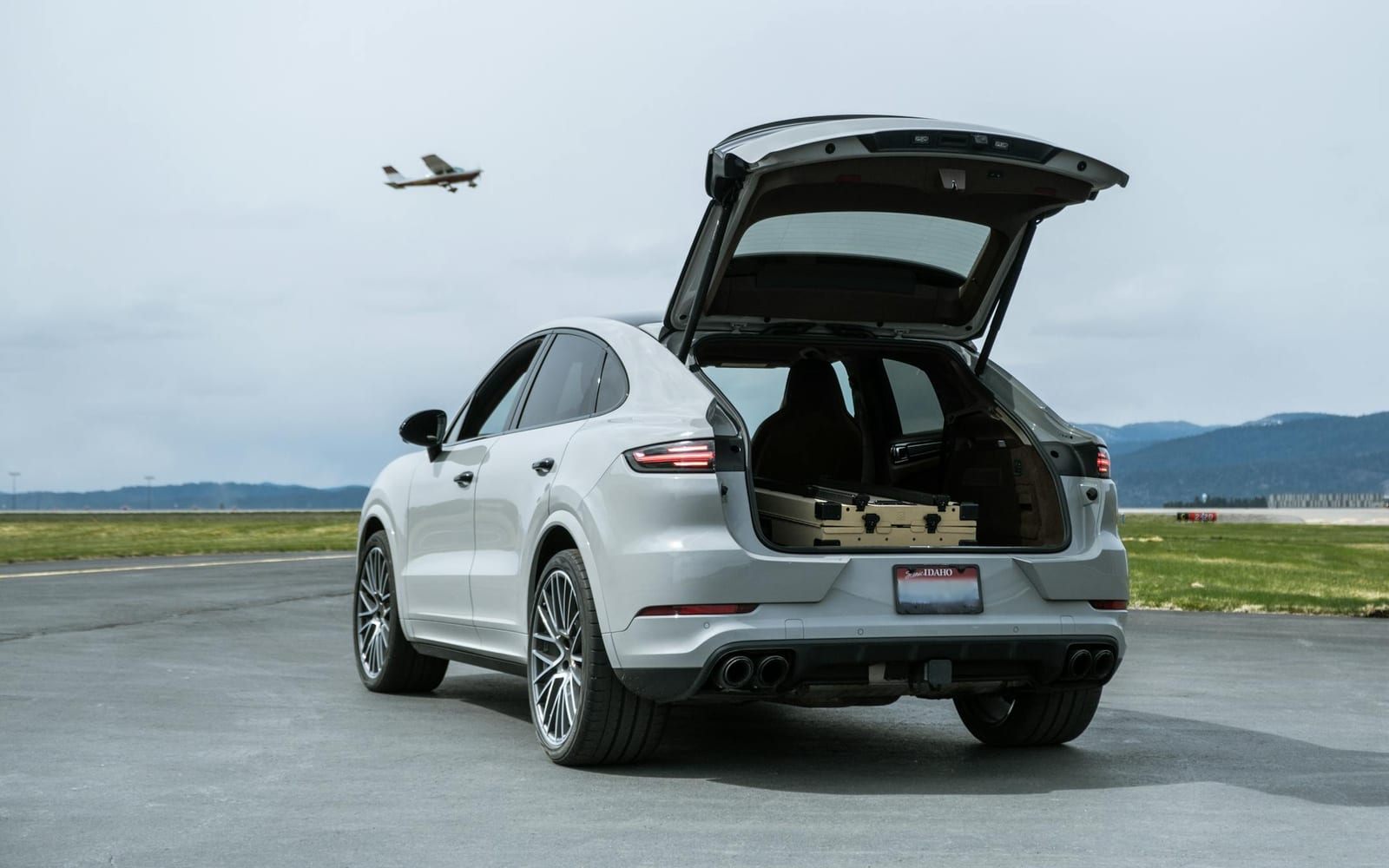 Porsche Cayenne · Signature Tour