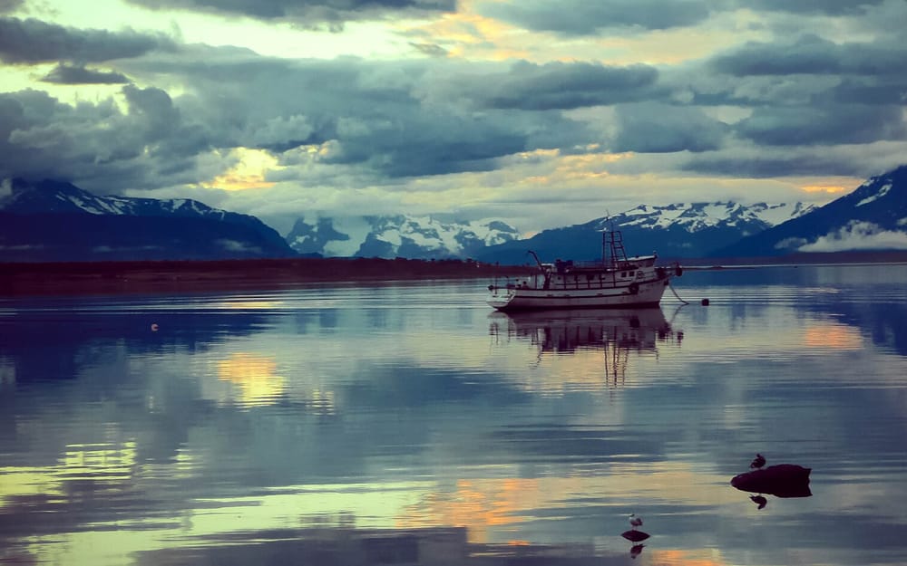 Costanera de Puerto Natales frente al Seno Última Esperanza · Tourevo