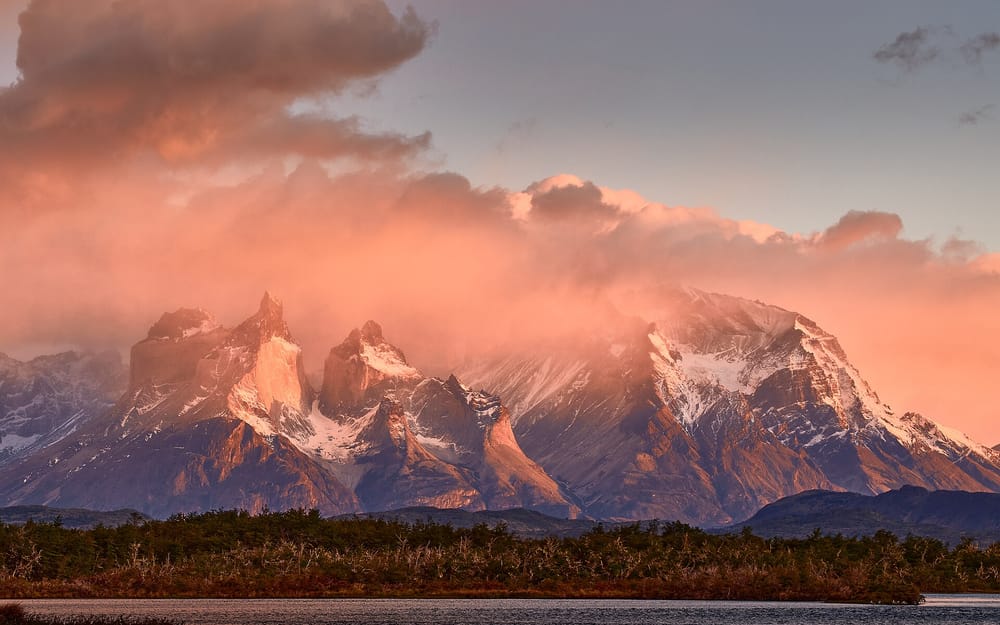 Cuernos del Paine al amanecer · tours privados en la Patagonia con Tourevo