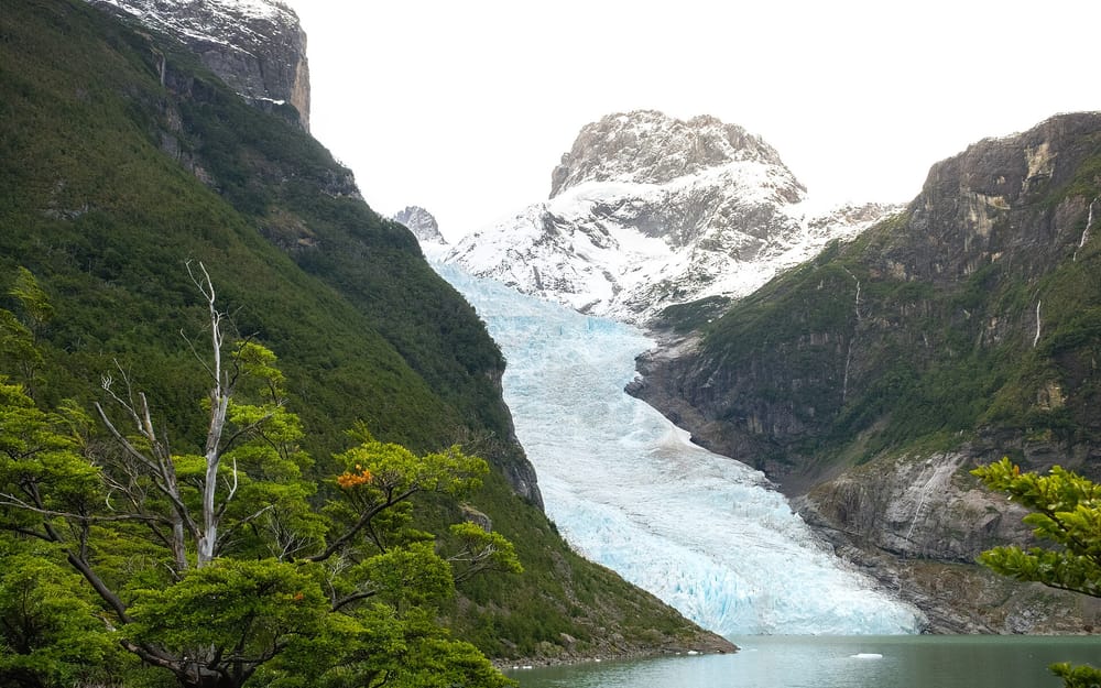 Glaciar Serrano en el fiordo Última Esperanza · Tourevo